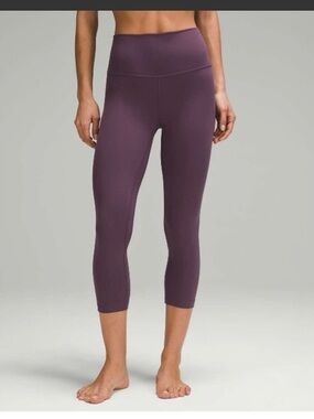 Lululemon Align High-Rise Crop 21"
Grape Thistle purple worn twice size 4